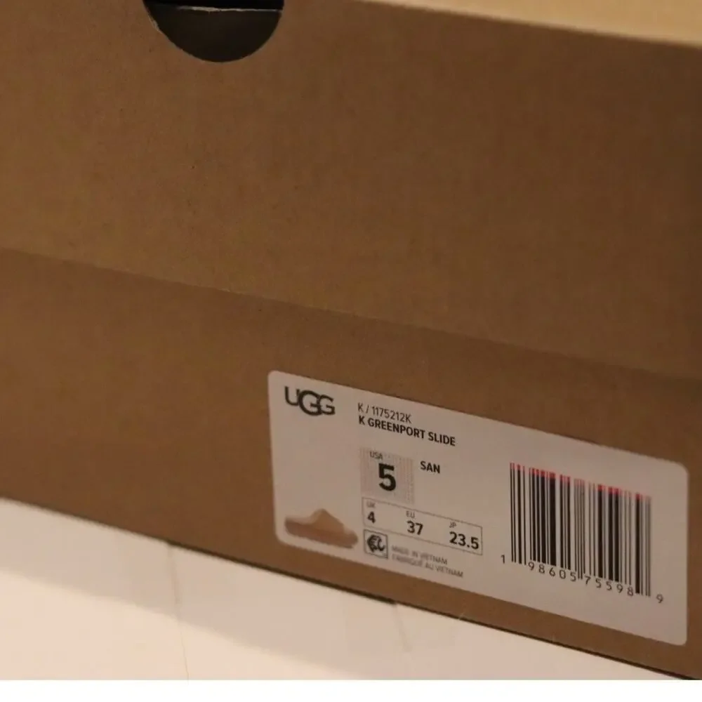 UGG Greenport Slide Sz 5 youth